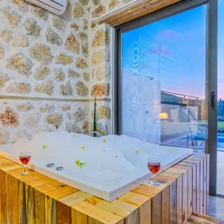 فندق Karanfil 4*